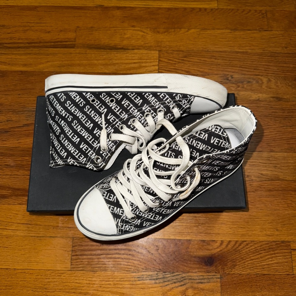 Vetements Monochrome Logo High-Tops